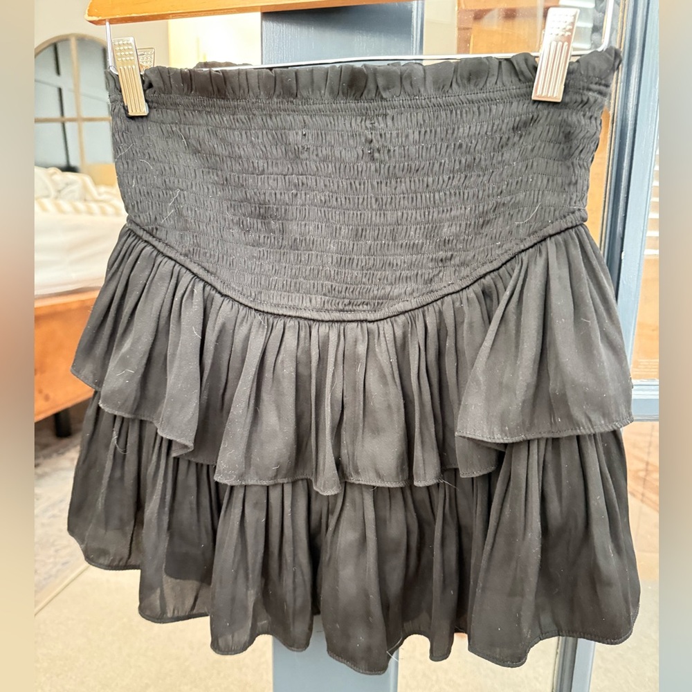 vestique Black Smocked Waist Tiered Mini Skort
